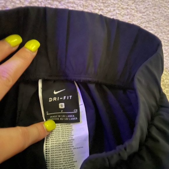 NIKE Dri-Fit Black High Waisted Joggers (no longer sold) - Picture 5 of 6